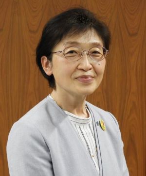 代表取締役会長 小泉 ひろみ (秋田県医師会長)